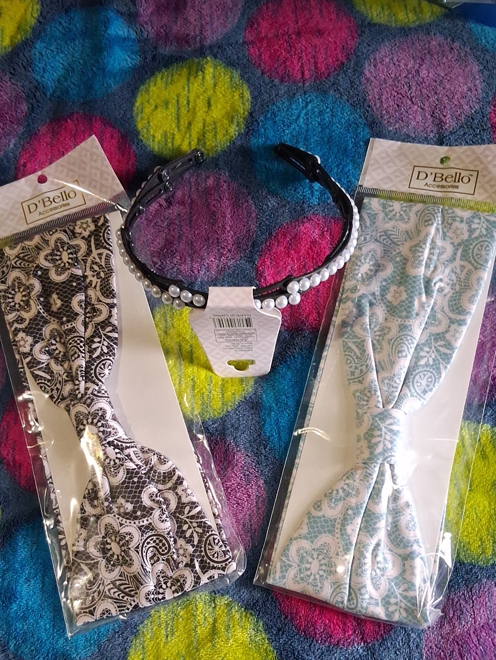 YOU GET ALL 4. 2 HEAD BANDS,BLACK AND TURQUOISE, 1 HAIR BAND W/ PEARLS, AND 1 CL